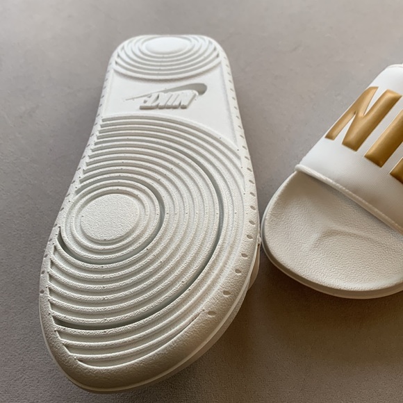 NWT Nike slides white with gold logo, size 7 Wmns Nike Offcourt Slide - Picture 5 of 5